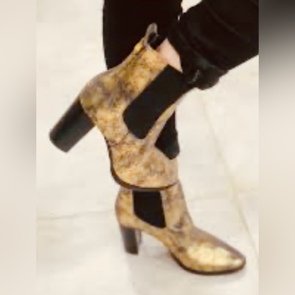 2194- Lauren Ralph Lauren Gold and Black Women's Ankle Boots Size 9.5 NWT - Picture 1 of 5
